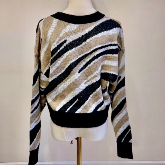 NEW LELIS 'All Swirled Up' Crew Neck Sweater - Picture 2 of 9